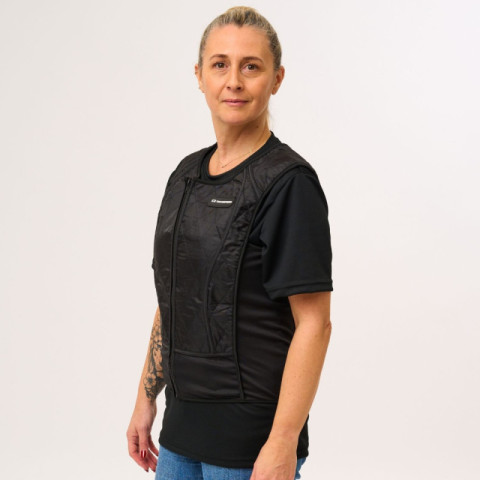 veste-refroidissante-hybride-noire-femme-avant
