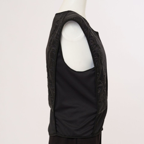 veste-refroidissante-hybride-noire-non-portee-profil