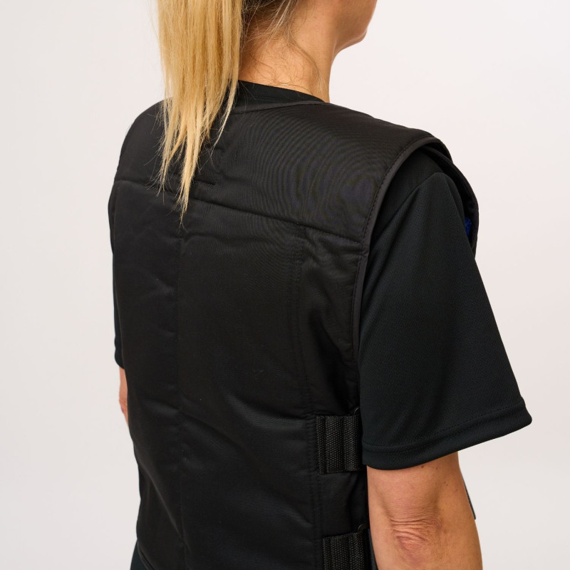 veste-refrigeree-changement-de-phase-noire-femme-profil-droit