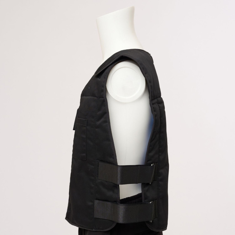 veste-refrigeree-changement-de-phase-noire-non-portee-profil