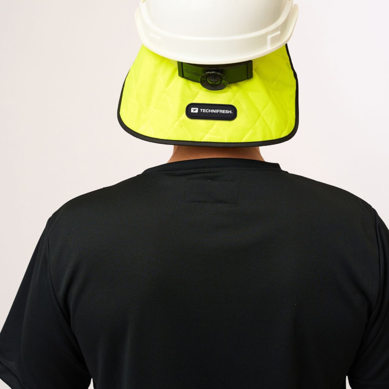 protege-nuque-refroidissant-homme-dos