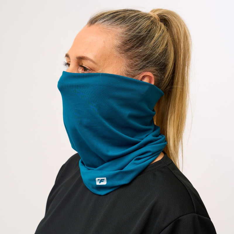 cache-cou-rafraichissant-femme-remonte-sur-nez