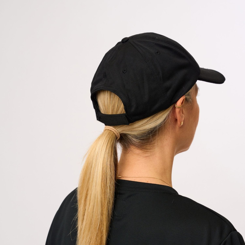 casquette-refrigeree-noire-femme-dos