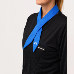 foulard-rafraichissant-bleu-porte