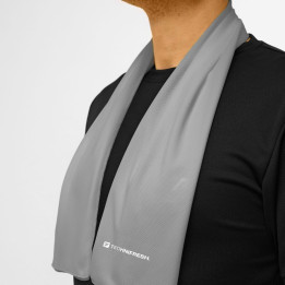 serviette-rafraîchissante-femme-zoom