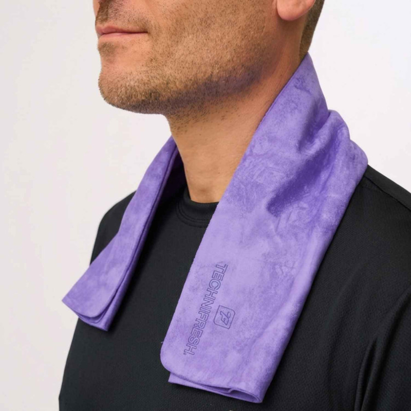 serviette-rafraichissante-mauve-homme-face